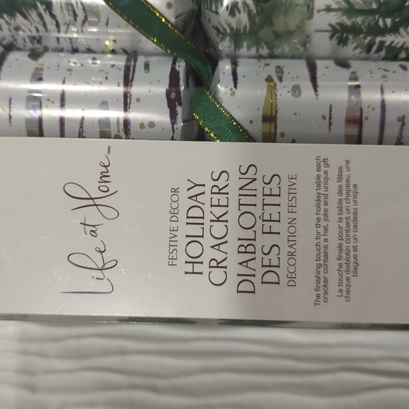 Life at Home Holiday Crackers Set of 12 - Picture 2 of 8